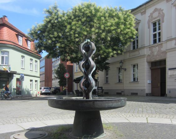 Kugelbrunnen zw. Burgstraße und Schlosskirchstraße